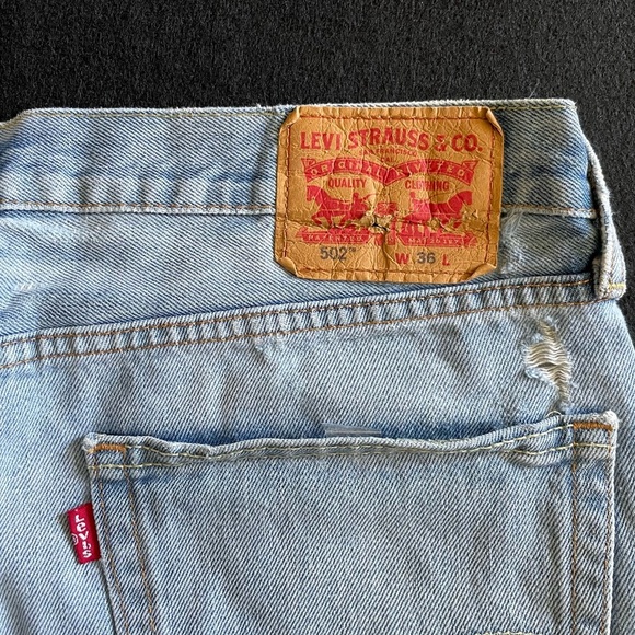 Levi’s 502 Denim Jean Shorts Mens Size 36 Light Wash Distressed Cut Offs - Picture 5 of 5